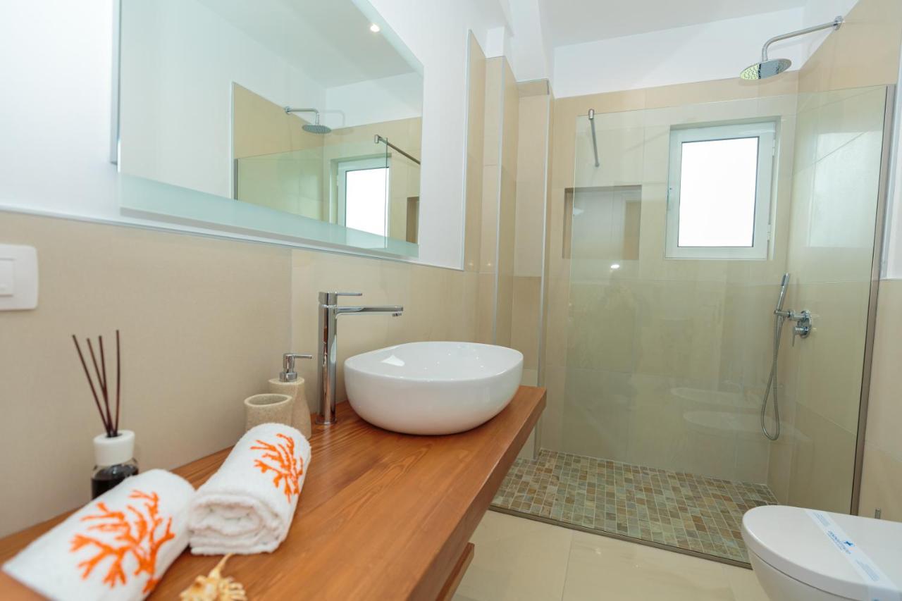 אוריקום Holiday House Solemare מראה חיצוני תמונה